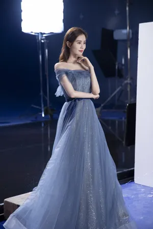刘诗诗蓝色纱裙优雅美丽写真图片_2