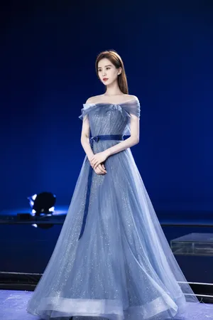 刘诗诗蓝色纱裙优雅美丽写真图片_7