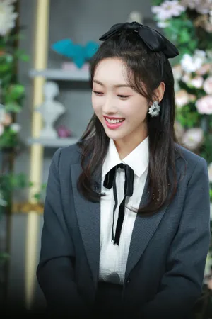 宣璐西装裙元气甜美造型图片_2