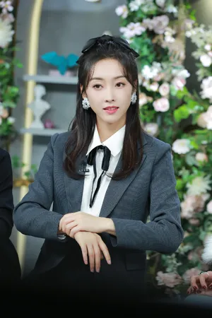宣璐西装裙元气甜美造型图片_5