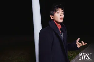 张若昀风衣休闲滑板写真图片_7