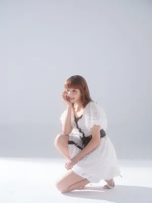 苏晓彤白裙圣光甜美写真图片_5