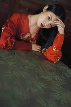 徐冬冬丝绸浴袍性感迷人写真图片_2