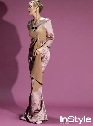 宁静彩虹羽绒裙华丽另类写真图片_2