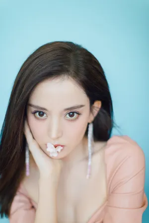 古力娜扎樱花粉皮裙造型魅力性感写真_2