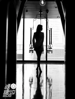 刘些宁链条西装性感写真图片_7
