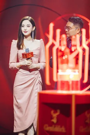 娜扎甜美性感活动现场照图片_1