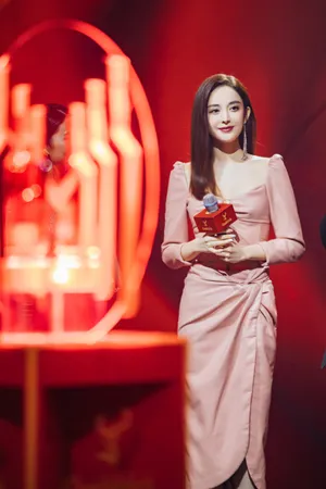 娜扎甜美性感活动现场照图片_2
