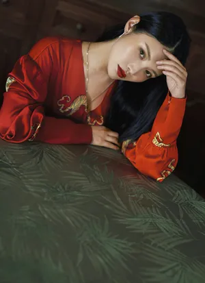 徐冬冬黑长直造型古典性感写真_3