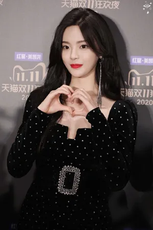杨超越星钻复古裙性感活动图片_4