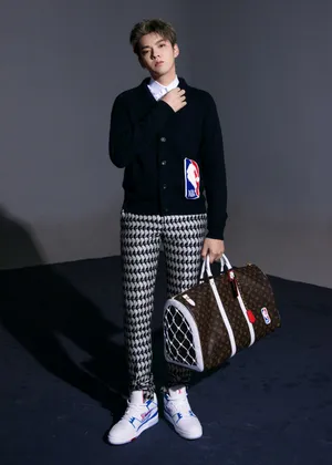 吴亦凡潮流运动风代言照图片