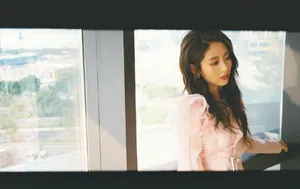 邢菲粉裙甜美写真图片