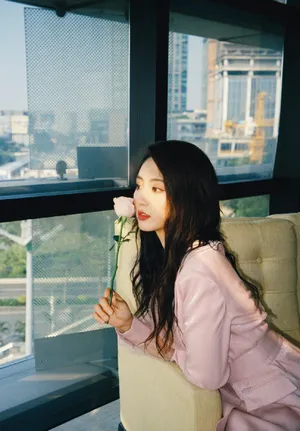 邢菲粉裙甜美写真图片_3