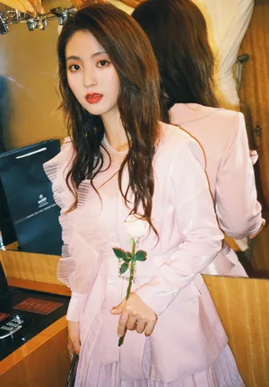 邢菲粉裙甜美写真图片_4
