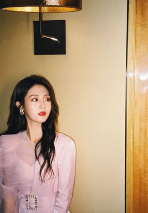 邢菲粉裙甜美写真图片_8