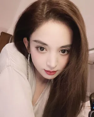 古力娜扎ins自拍照图片