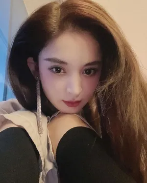 古力娜扎ins自拍照图片_1