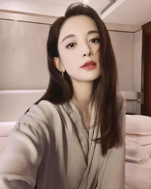 古力娜扎ins自拍照图片_4
