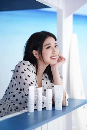 刘人语波点裙性感写真图片_2