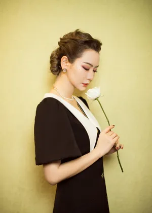 戚薇复古造型优雅写真图片_3