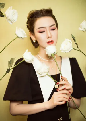 戚薇复古造型优雅写真图片_6