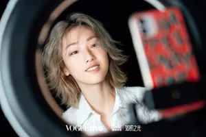 Yamy白衬衫简约时尚写真图片_3