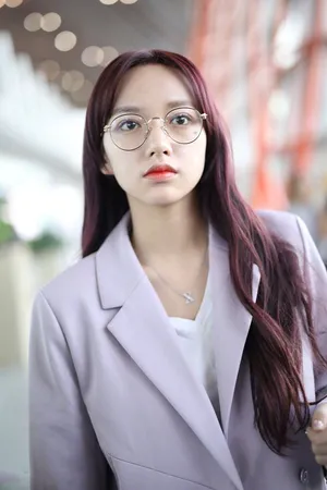 程潇无刘海造型机场私服图片