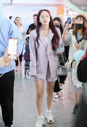 程潇无刘海造型机场私服图片_8