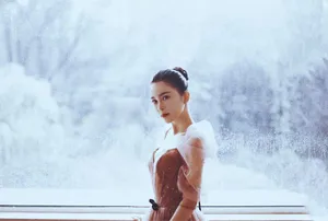 赵樱子露背裙优雅写真图片_3
