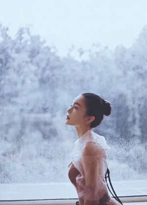 赵樱子露背裙优雅写真图片_6