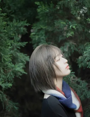 邓恩熙初冬甜美养眼写真图片