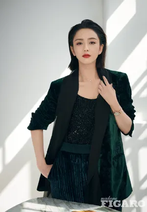 佟丽娅短发优雅时尚大片写真图片_2