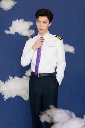 范丞丞机长制服帅气写图片_4