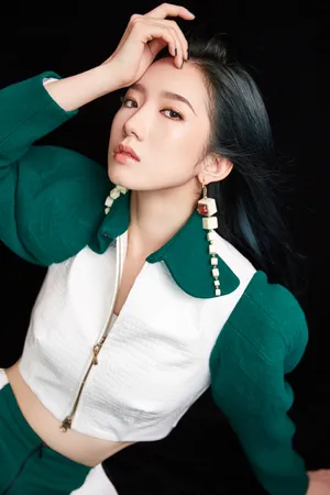 孟美岐闺蜜好美魅惑时尚写真_3