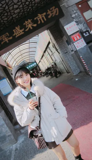 沈月派克大衣冬日温暖街拍图片_3