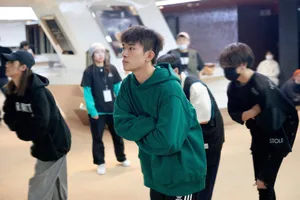 易烊千玺双11狂欢夜彩排照图片_2