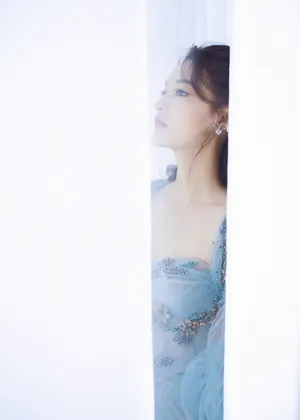 李沁贝壳编发蓝裙优雅写真图片_7