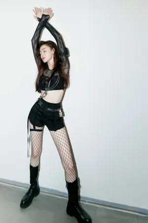 张天爱性感黑丝露脐装写真图片_4
