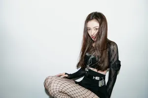 张天爱性感黑丝露脐装写真图片_5