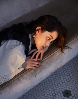 欧阳娜娜礼帽白衬衣复古唯美写真图片_3