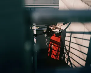 宋妍霏红色百褶长裙写真图片_6