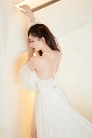 江疏影高叉长裙优雅写真图片_1