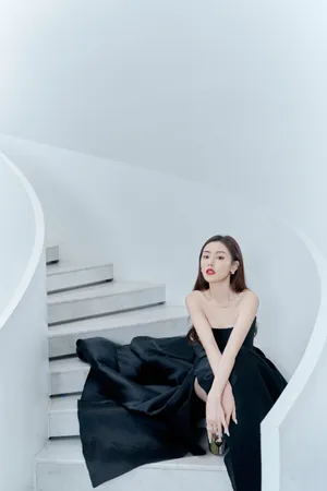 张天爱黑色抹胸礼服性感写真图片_2