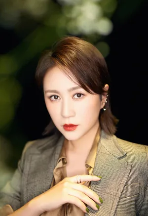 马丽格纹西服率性写真图片_4