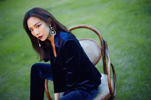 王霏霏丝绒西装魅力写真图片_7