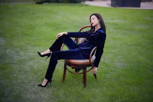 王霏霏丝绒西装魅力写真图片_8