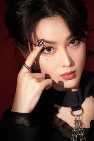 张馨予星眼妆A飒写真图片_7
