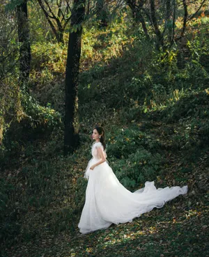 李一桐纯白纱裙梦幻温柔写真图片