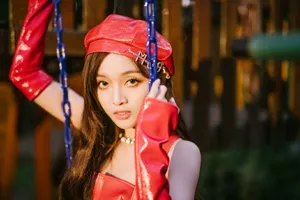 吴宣仪红色复古皮裙热辣性感写真图片_8