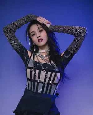 白鹿暗黑女团风甜酷写真图片_1